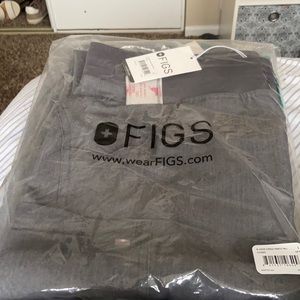 Women’s L/Tall unopened FIGS Cargo Scrub Bottoms